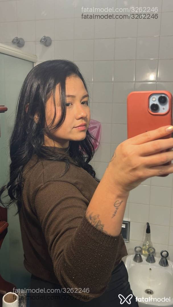 Acompanhante mulher morena (o) de olhos castanhos - Ayumi