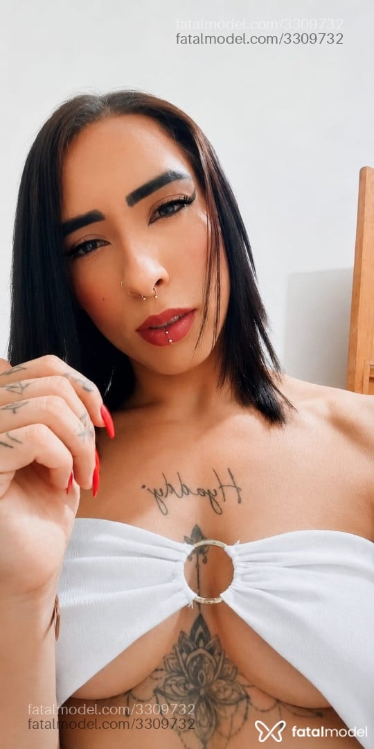 Acompanhante mulher trans com cabelo castanho de olhos castanhos - Lunna Soares