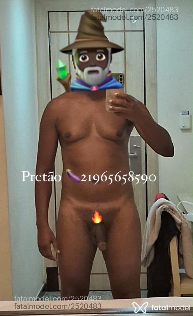 Acompanhante homem com cabelo grisalho de olhos castanhos - Pretão