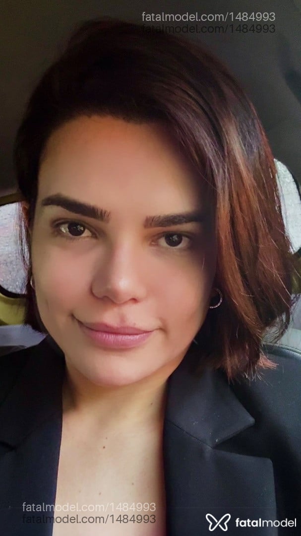 Acompanhante mulher com cabelo castanho de olhos pretos - Laís Albuquerque