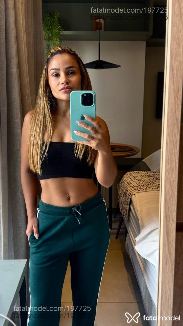 Acompanhante mulher morena (o) de olhos pretos - Manuzinha