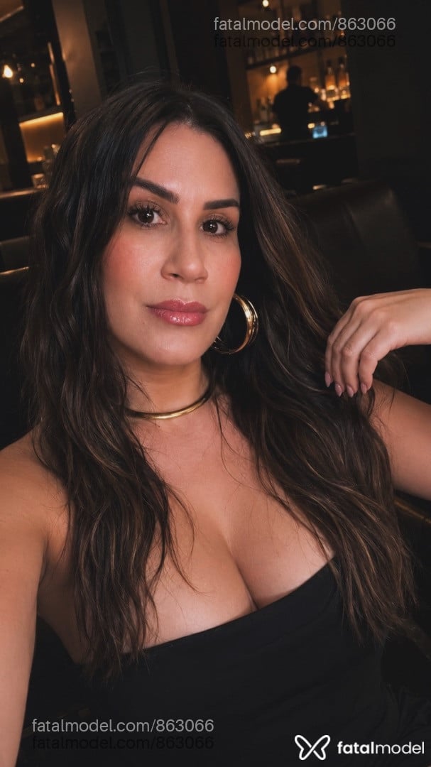 Acompanhante mulher com cabelo castanho de olhos castanhos - Carolgaúcha