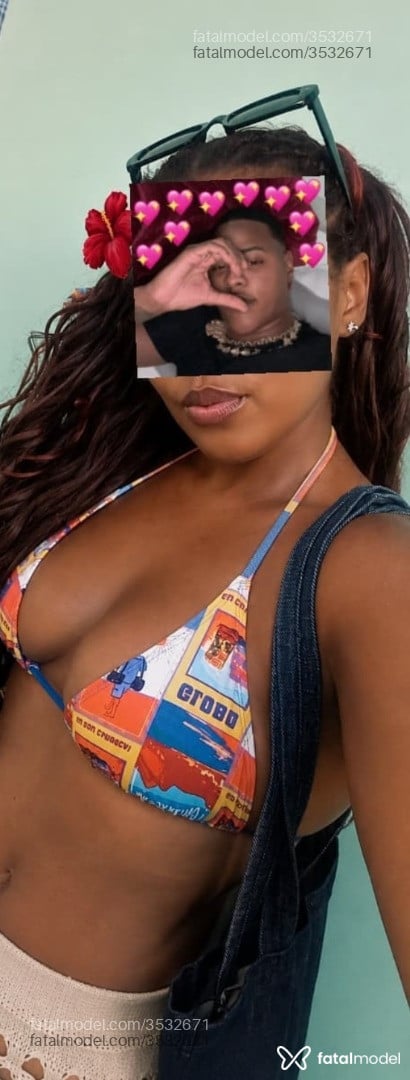 Acompanhante mulher com cabelo castanho de olhos verdes - Vitta