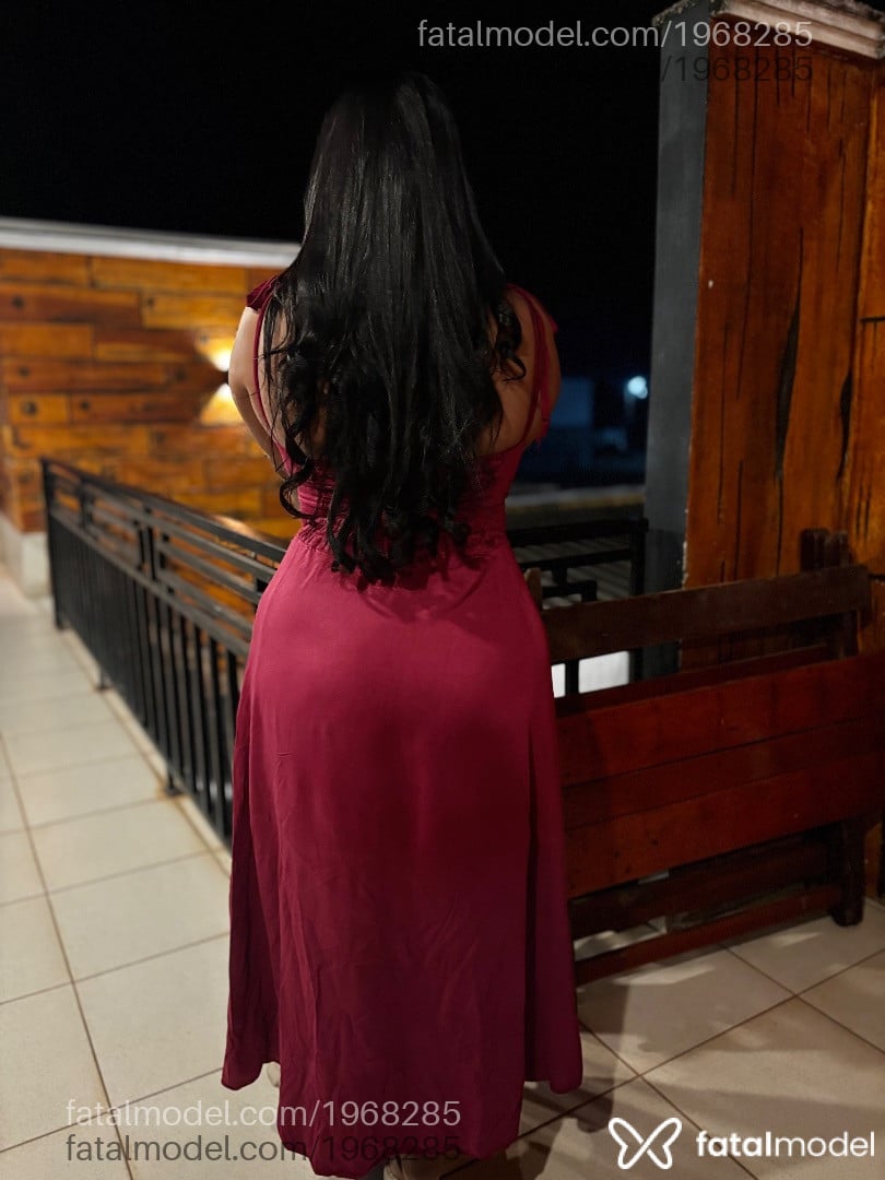 Acompanhante mulher morena (o) de olhos pretos - Tainá