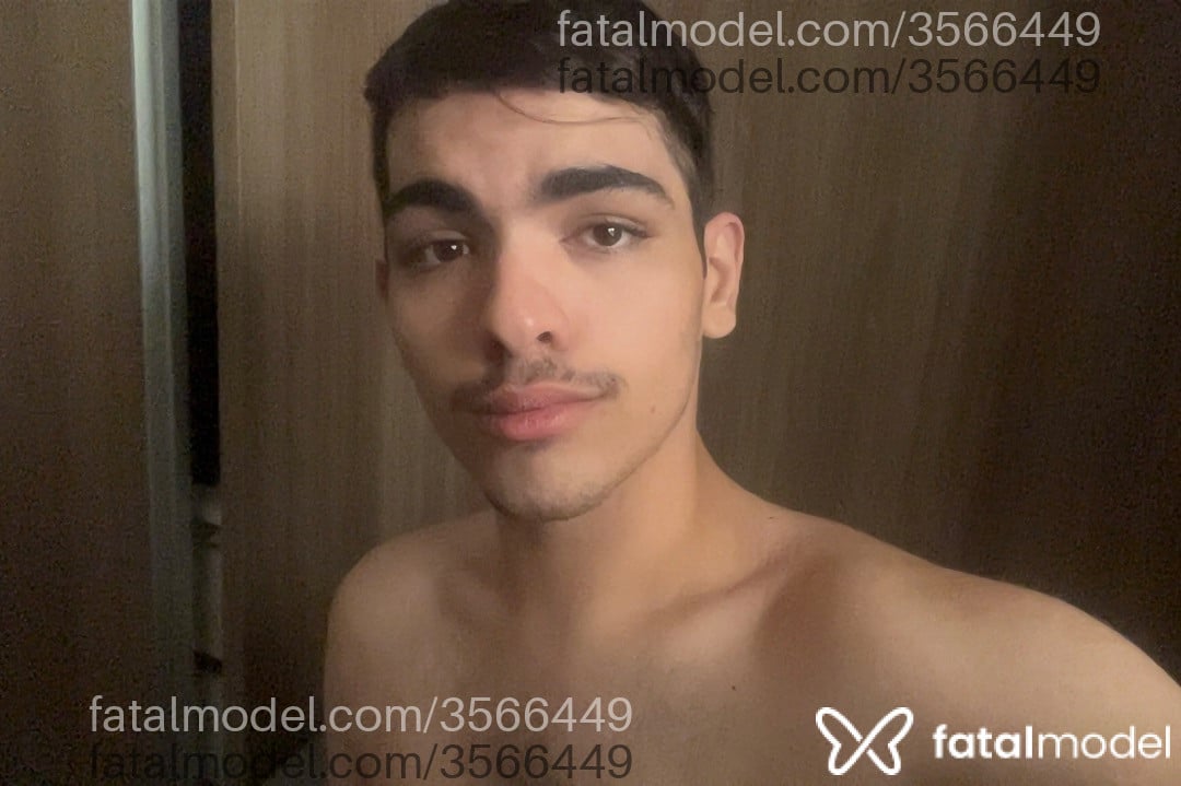 Acompanhante homem com cabelo castanho de olhos castanhos - Gabriel