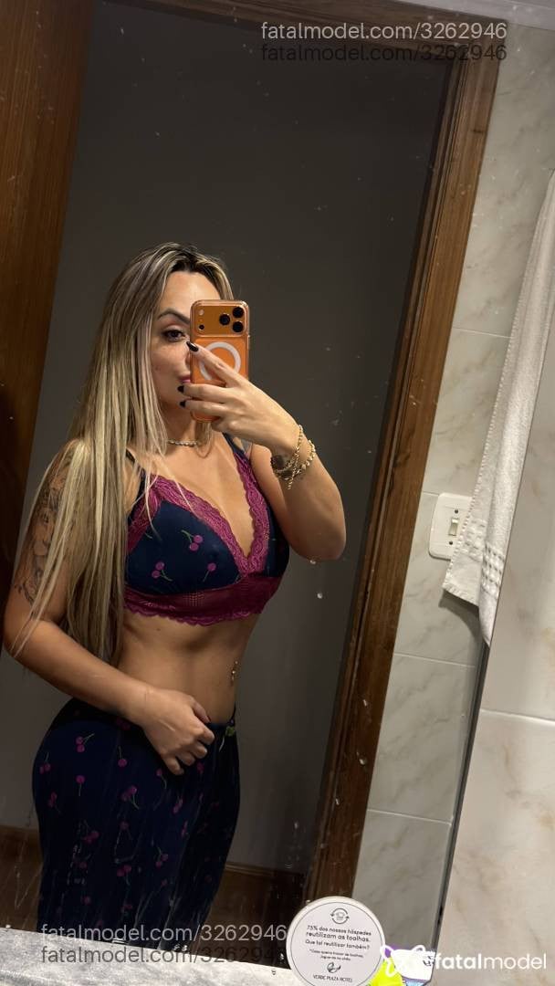 Acompanhante mulher loira (o) de olhos castanhos - Lavínia