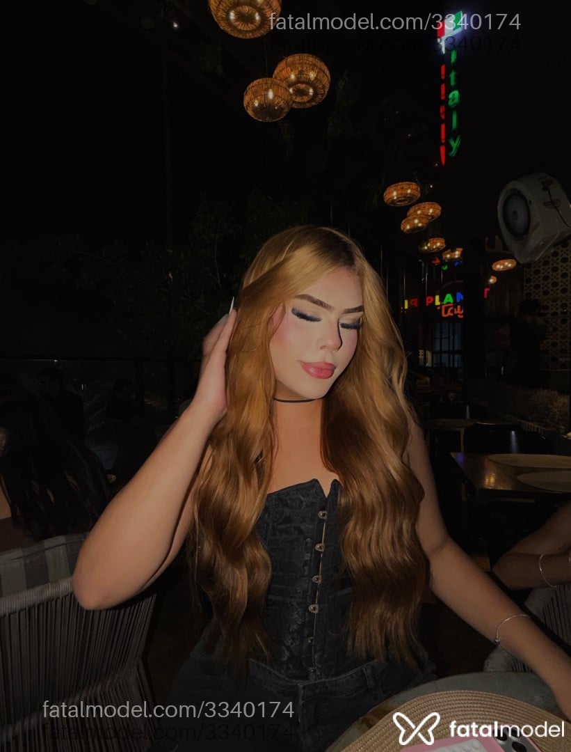 Acompanhante mulher trans loira (o) de olhos mel - Vitória kelly