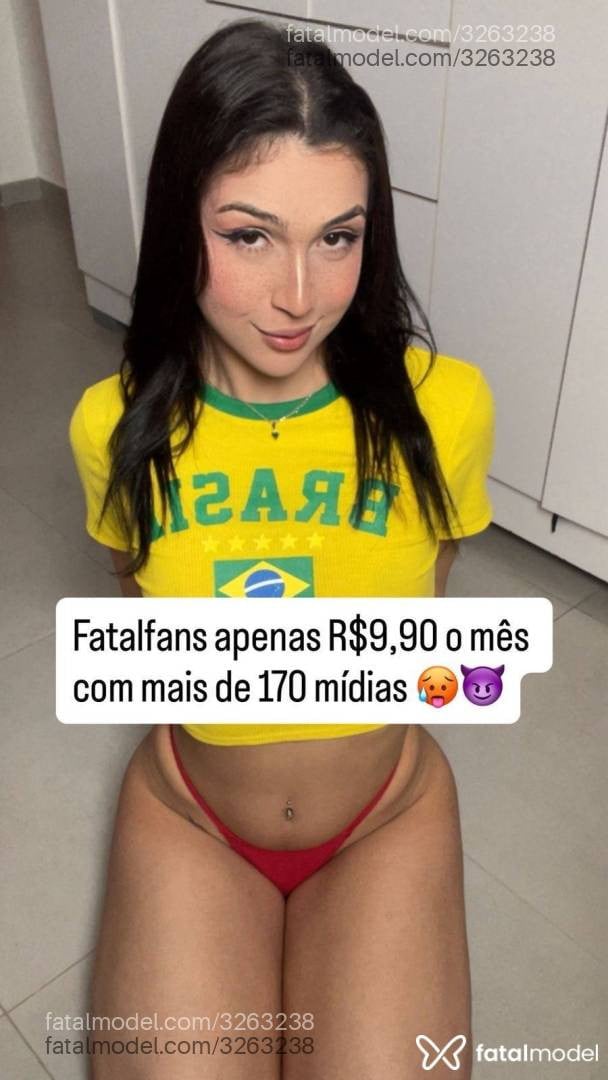 Acompanhante mulher trans morena (o) de olhos pretos - Victoria Mello