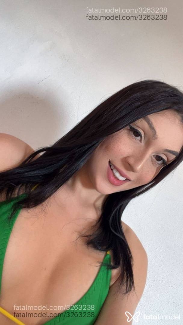 Acompanhante mulher trans morena (o) de olhos pretos em Virtual Acompanhante mulher trans morena (o) de olhos pretos em Virtual - Victoria Mello