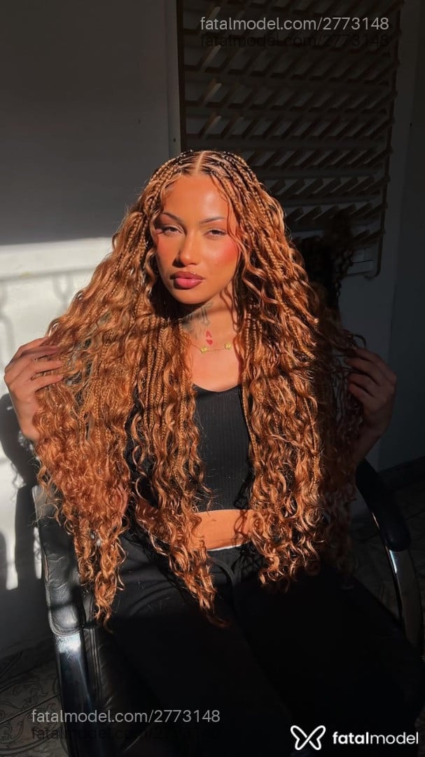 Acompanhante mulher com cabelo castanho de olhos castanhos - Briele Savoy