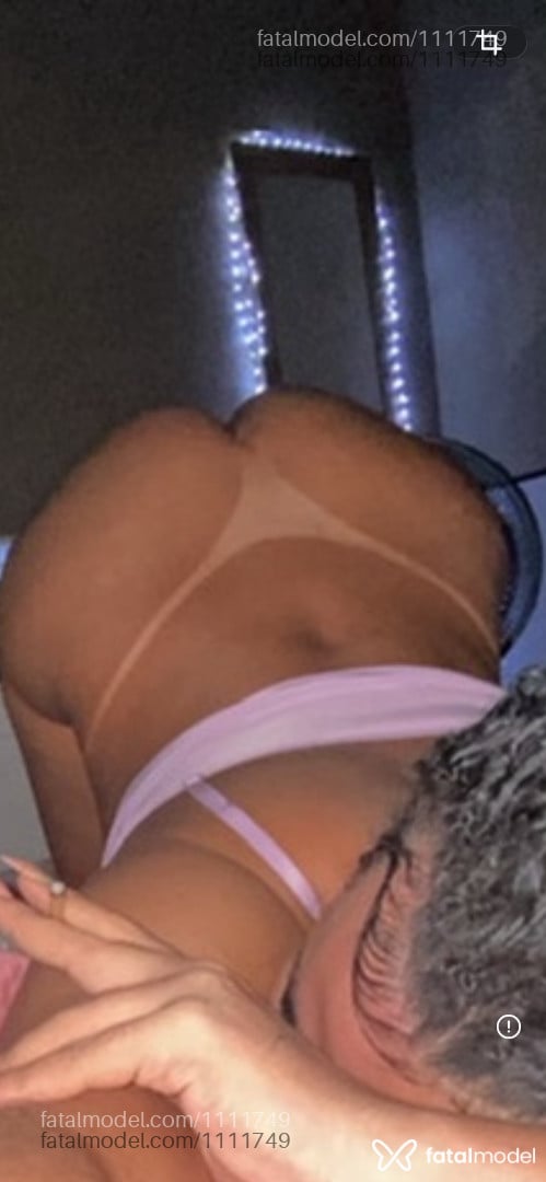 Acompanhante mulher trans morena (o) de olhos castanhos - Yasmin Custódio