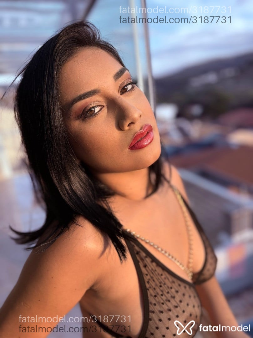 Acompanhante mulher morena (o) de olhos castanhos - Letícia