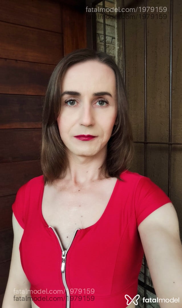 Acompanhante mulher trans loira (o) de olhos verdes - Anahitrans