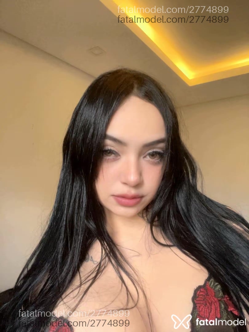 Acompanhante mulher morena (o) de olhos castanhos - Adrielly