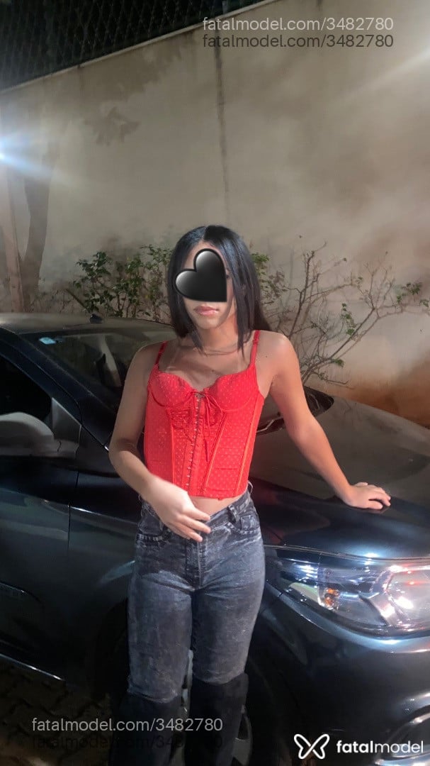 Acompanhante mulher trans morena (o) de olhos castanhos - Lavínia