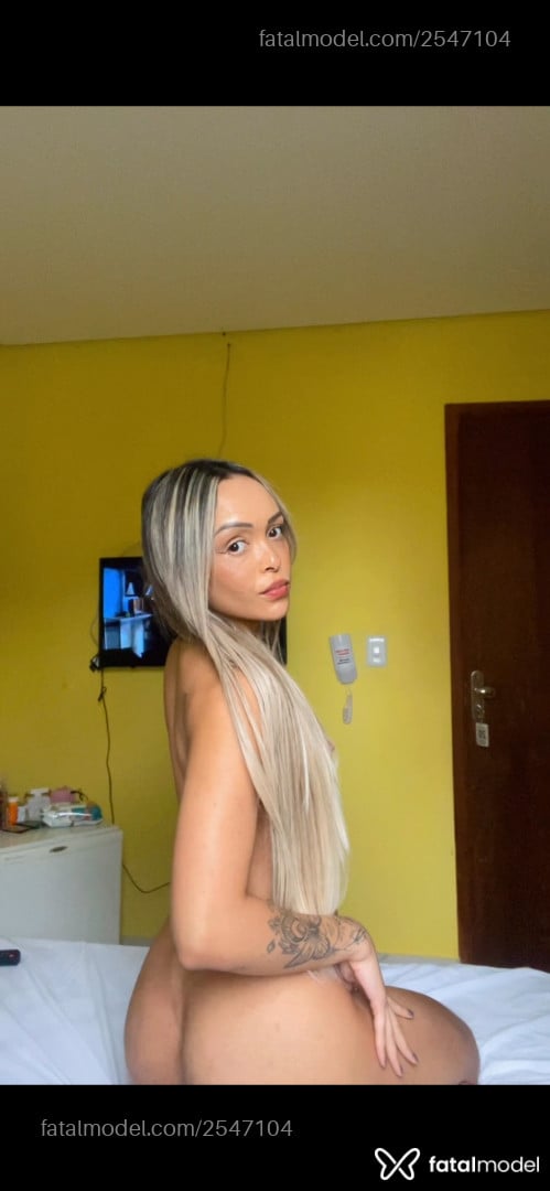 Acompanhante mulher loira (o) de olhos castanhos - Cacau