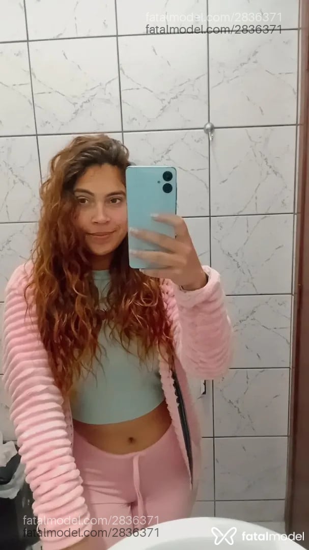 Acompanhante mulher ruiva (o) de olhos castanhos - Ketelyn