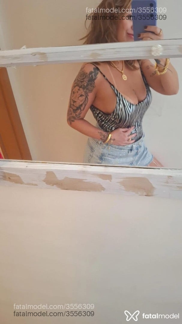 Acompanhante mulher com cabelo castanho de olhos mel - Renata