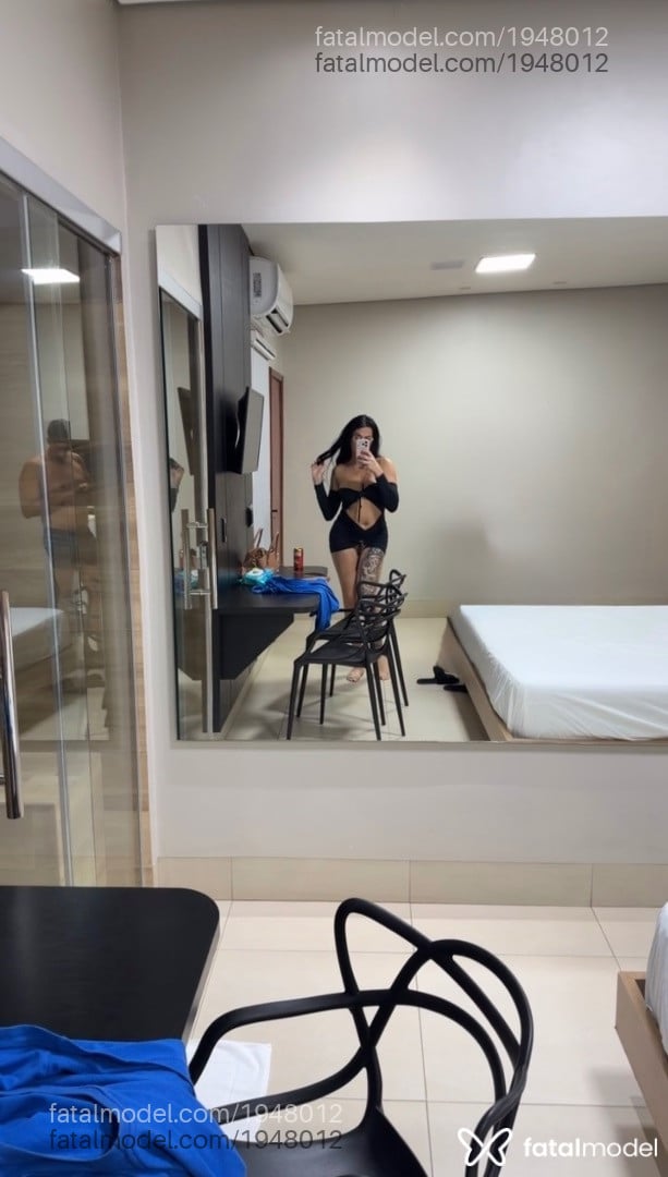 Acompanhante mulher trans morena (o) de olhos castanhos - Thamara Carvalho