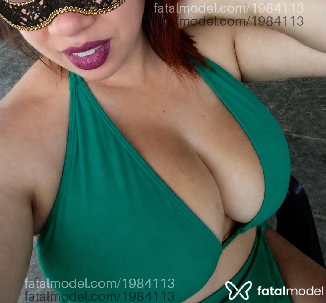 Acompanhante mulher morena (o) de olhos castanhos - Júlia Bianch