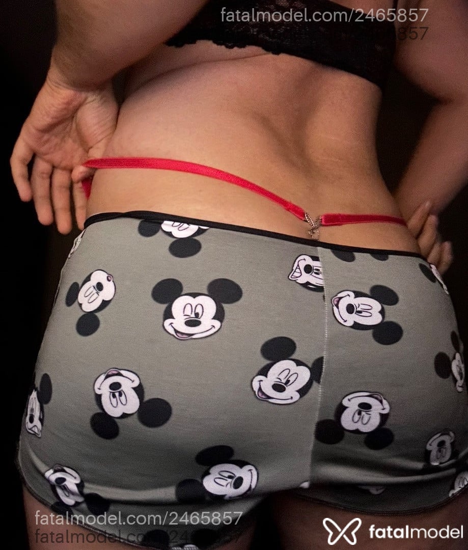 Acompanhante mulher trans loira (o) de olhos castanhos - Monique