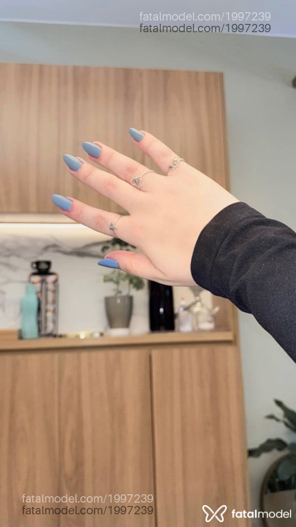 Acompanhante mulher trans com cabelo castanho de olhos castanhos - Lara