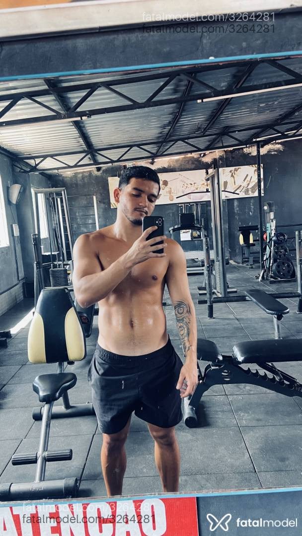 Acompanhante homem com cabelo castanho de olhos pretos em Fortaleza - Pedro