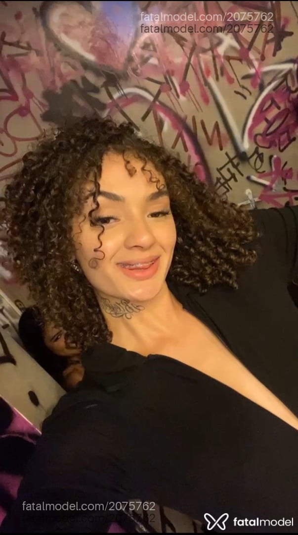 Acompanhante mulher com cabelo castanho de olhos castanhos - Fany Olivr