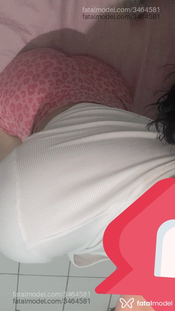 Acompanhante mulher morena (o) de olhos mel - Mika