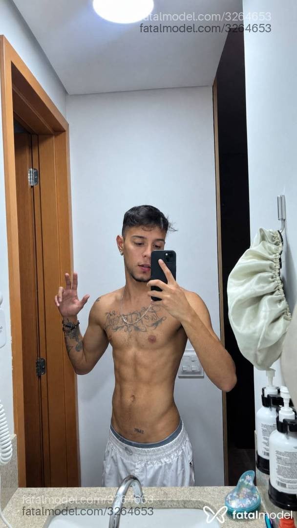 Acompanhante homem morena (o) de olhos pretos - Miguel