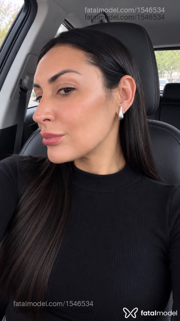 Acompanhante mulher morena (o) de olhos castanhos - Trícia