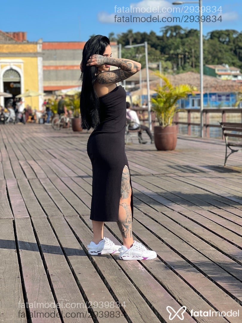 Acompanhante mulher com cabelo castanho de olhos castanhos - Larissa Lima