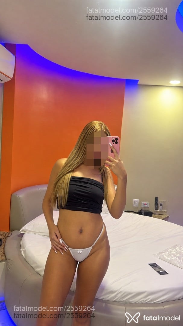 Acompanhante mulher loira (o) de olhos pretos - Bella