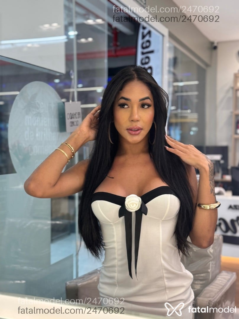 Acompanhante mulher trans morena (o) de olhos castanhos - Kailly