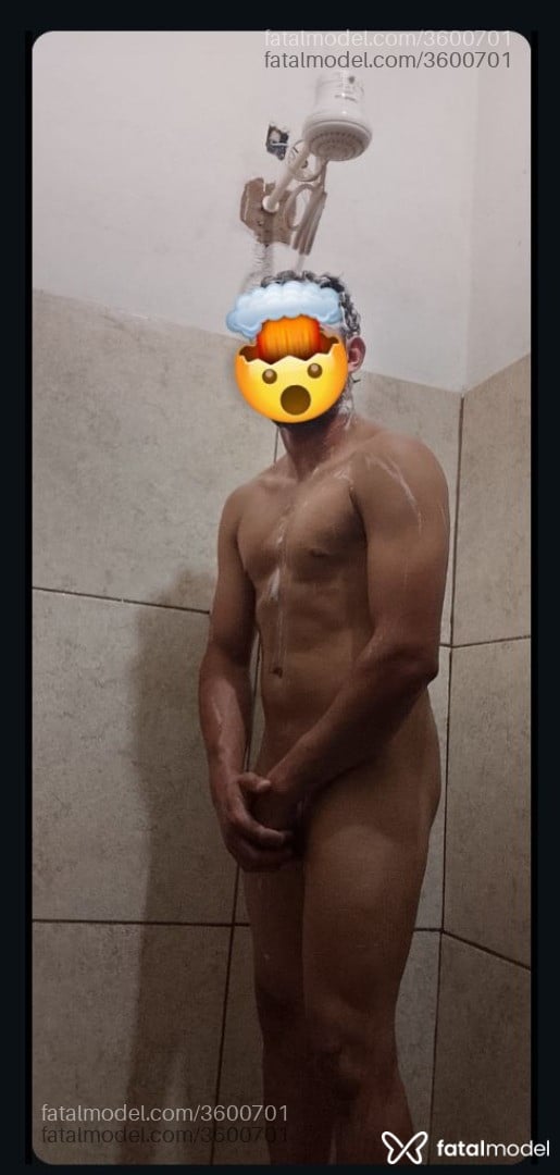 Acompanhante homem com cabelo castanho de olhos pretos - Raull