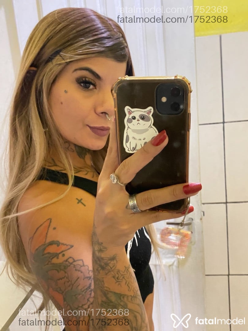 Acompanhante mulher morena (o) de olhos castanhos - Garota vip