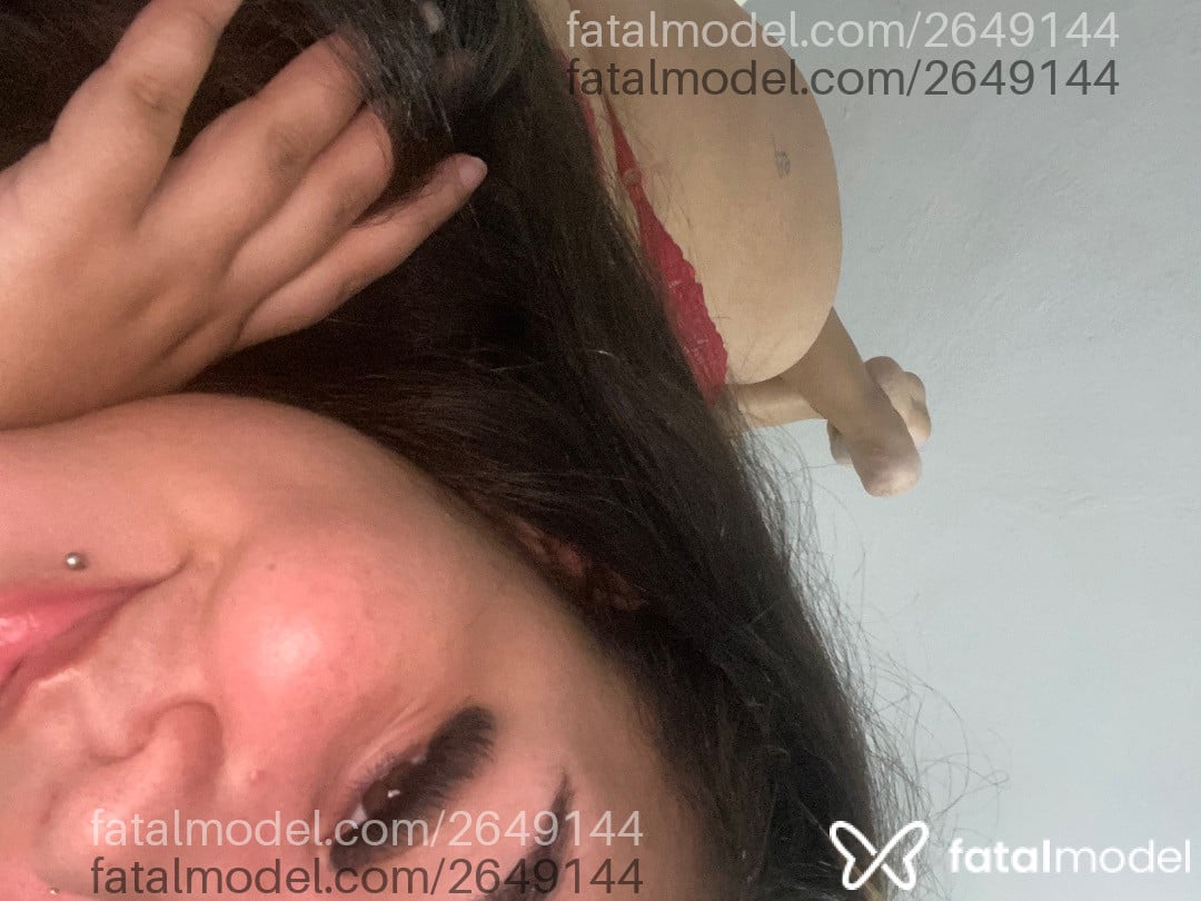 Acompanhante mulher com cabelo castanho de olhos castanhos - Eveee