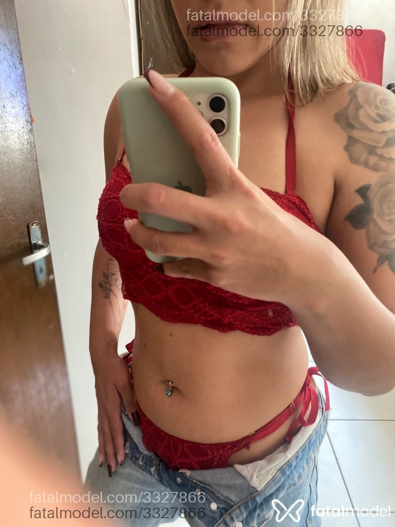 Acompanhante mulher loira (o) de olhos verdes - Mayah