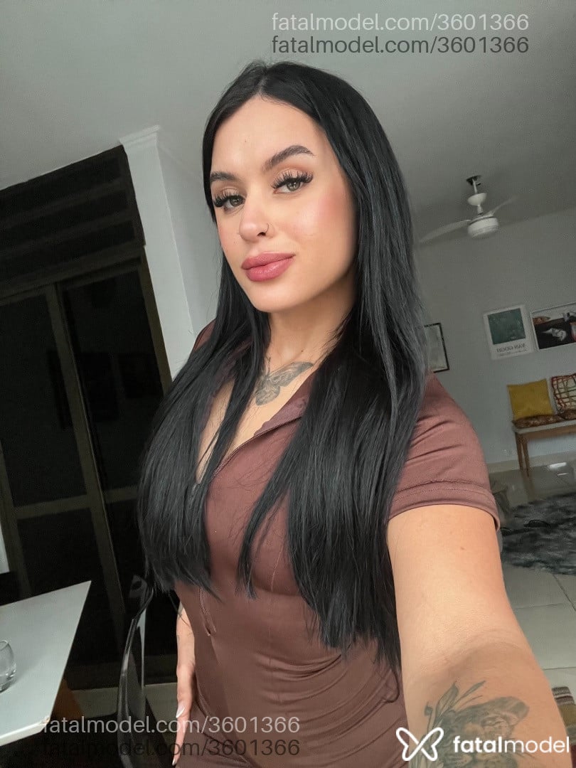 Acompanhante mulher morena (o) de olhos verdes - Maria Gabriella