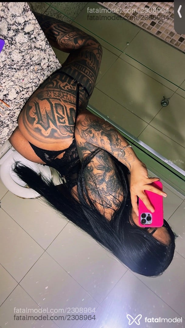 Acompanhante mulher trans morena (o) de olhos pretos - Eduarda