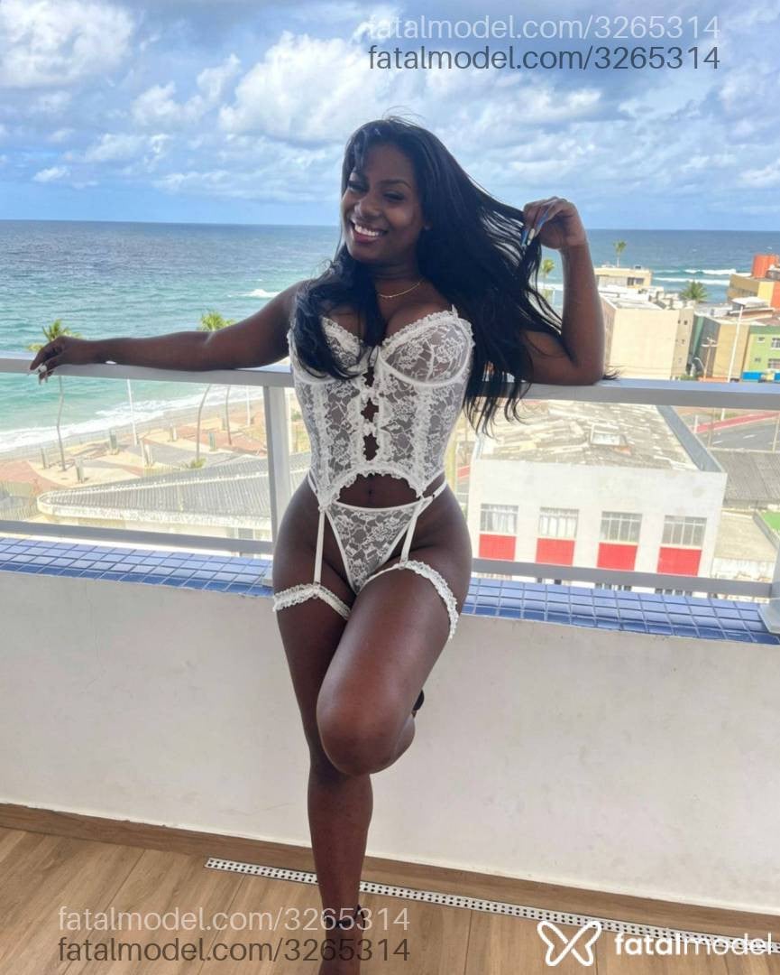 Acompanhante mulher morena (o) de olhos castanhos em Salvador - Izabela