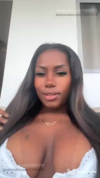 Acompanhante mulher morena (o) de olhos castanhos em Salvador - Izabela