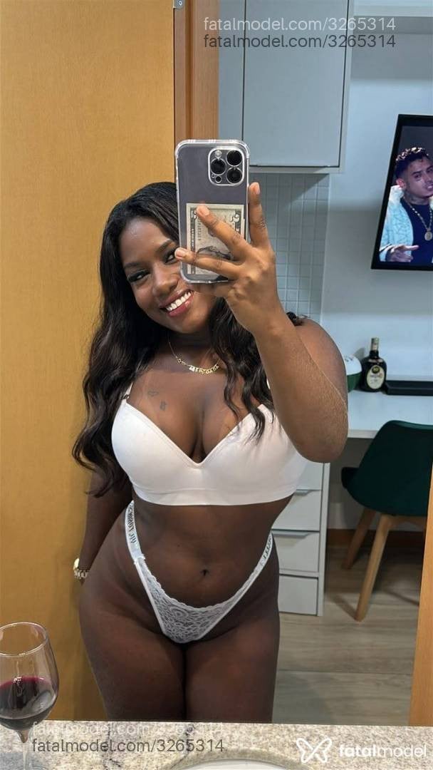 Acompanhante mulher morena (o) de olhos castanhos - Izabela