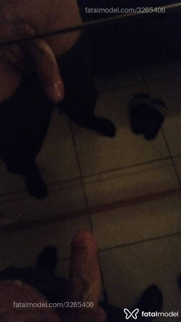 Acompanhante homem com cabelo grisalho de olhos castanhos em Balneário Camboriú - Alax Carter