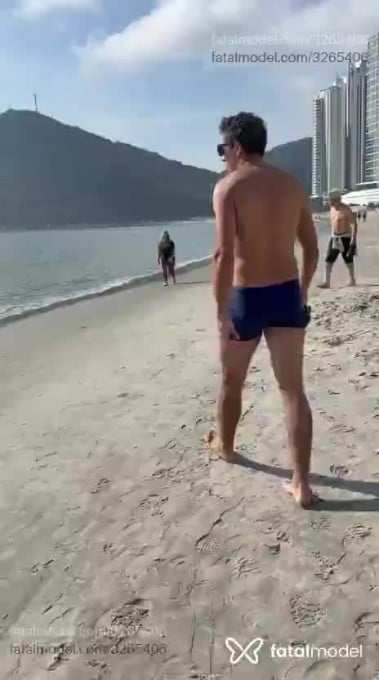 Acompanhante homem com cabelo grisalho de olhos castanhos em Balneário Camboriú Acompanhante homem com cabelo grisalho de olhos castanhos em Balneário Camboriú - Alax Carter