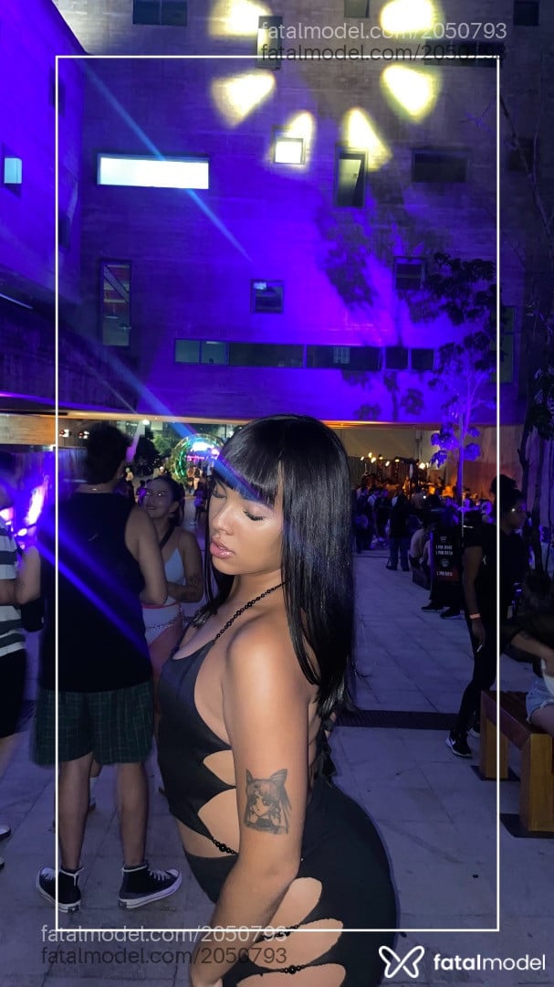 Acompanhante mulher trans morena (o) de olhos castanhos - Giulia Sashae