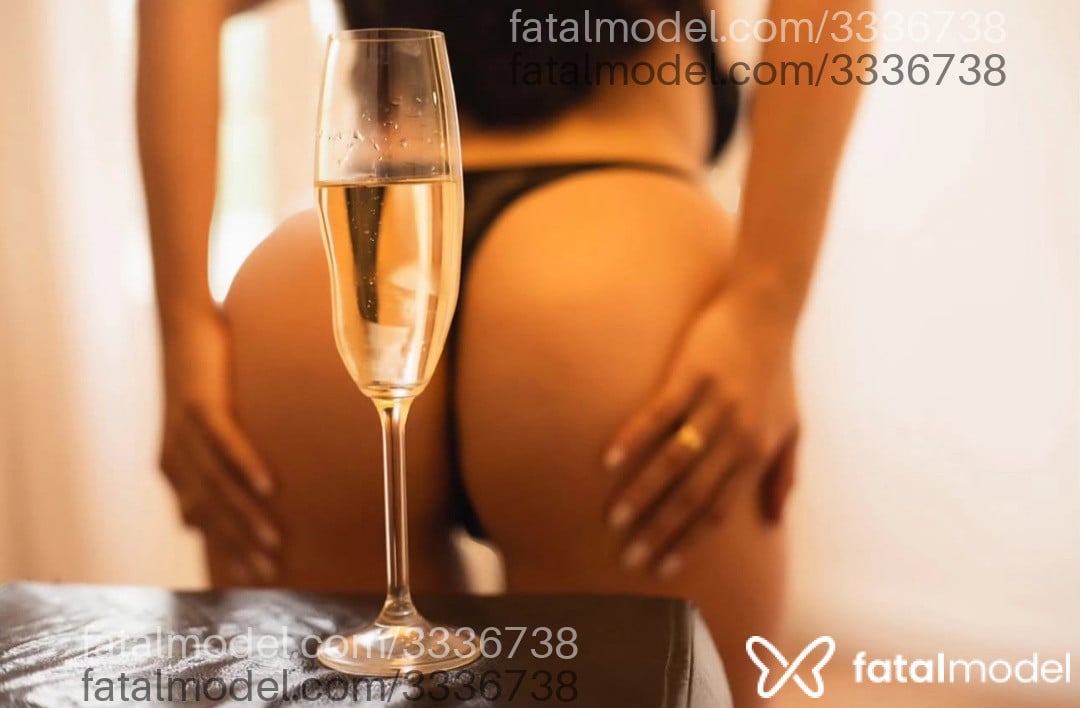 Acompanhante mulher com cabelo castanho de olhos castanhos - ísis Mello