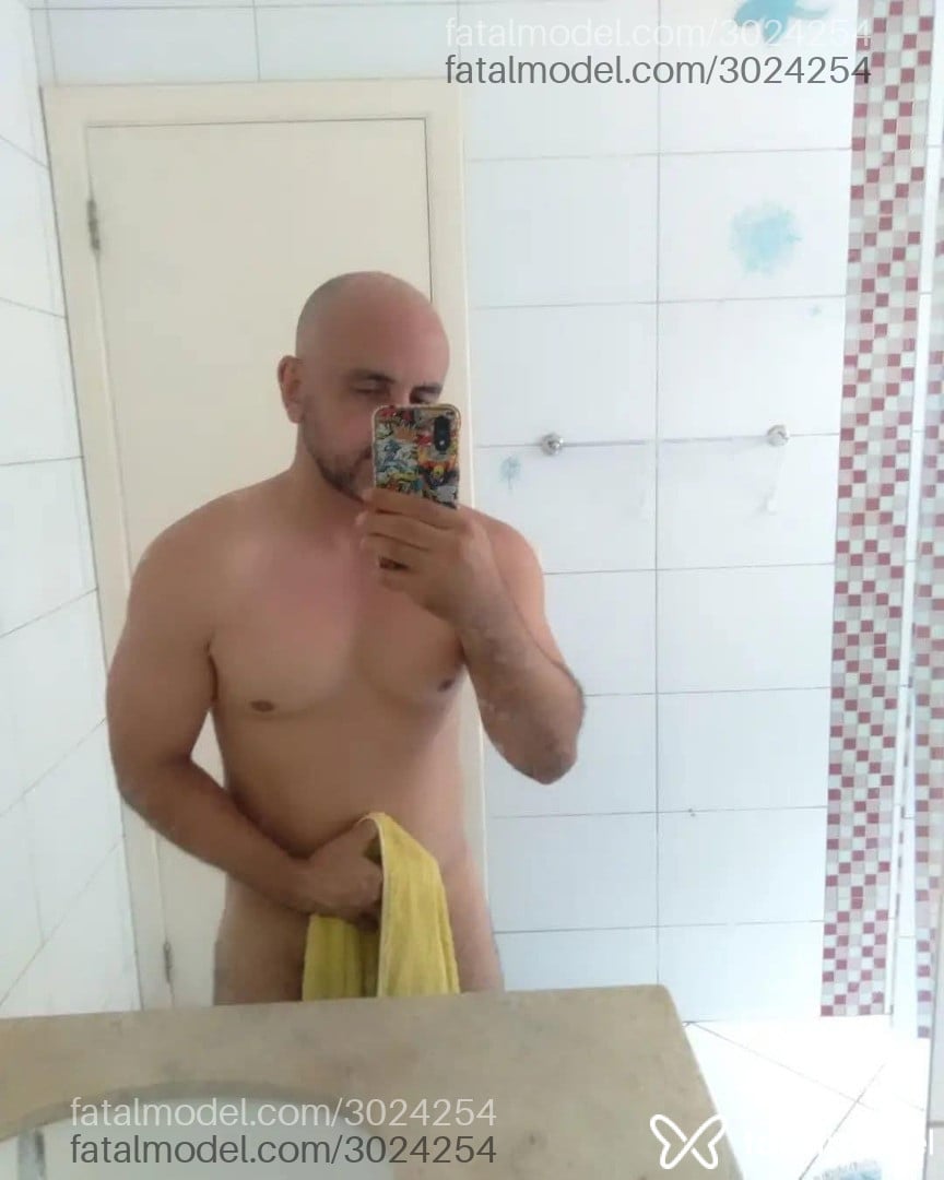 Acompanhante homem ruiva (o) de olhos castanhos - Kazaleleela
