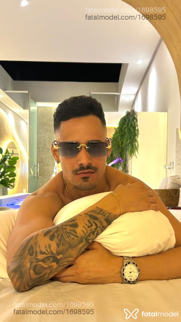 Acompanhante homem morena (o) de olhos castanhos - Guilherme