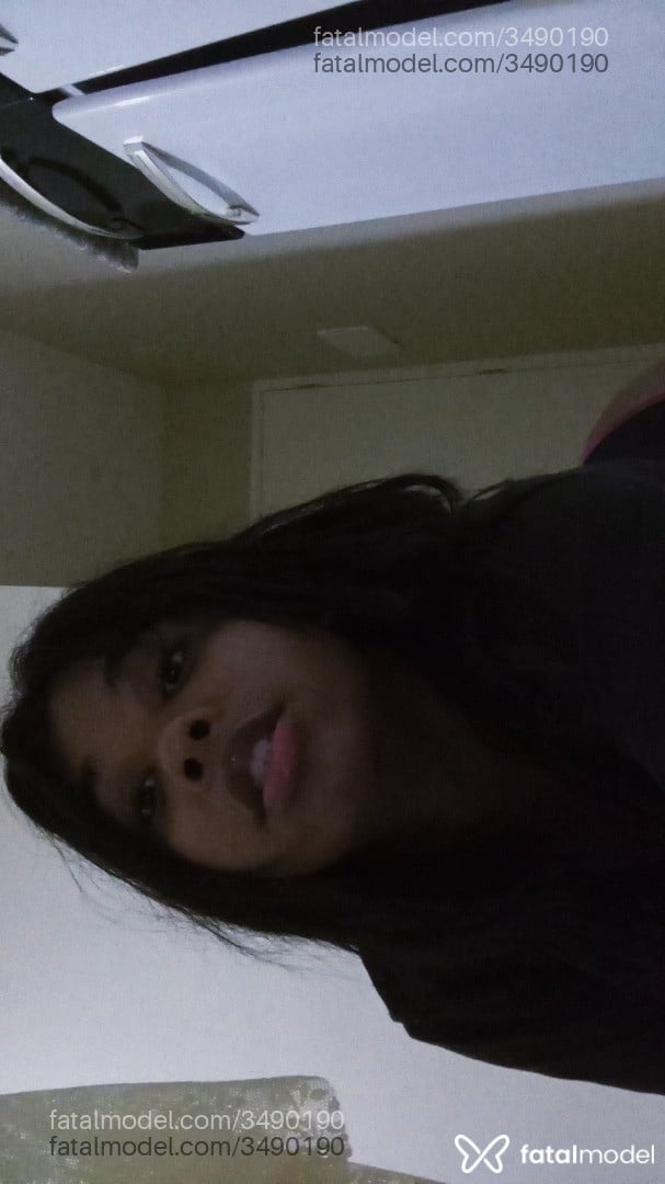 Acompanhante mulher trans morena (o) de olhos pretos - Lavigner